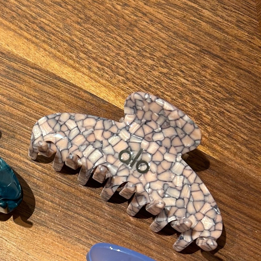 Alo Claw Clip